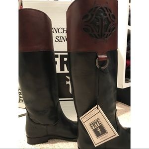 Frye Women’s Melissa Logo Boot